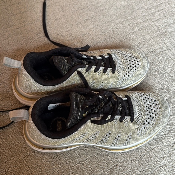 apl gym shoes size 5 - Picture 1 of 3